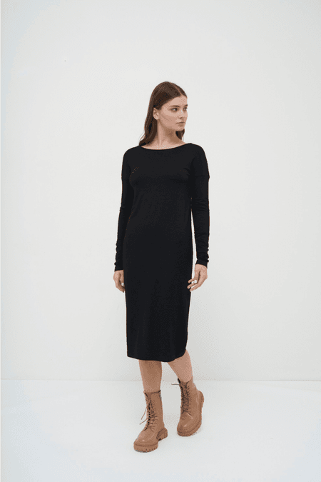 Sukienka z wełny merino czarna linenease